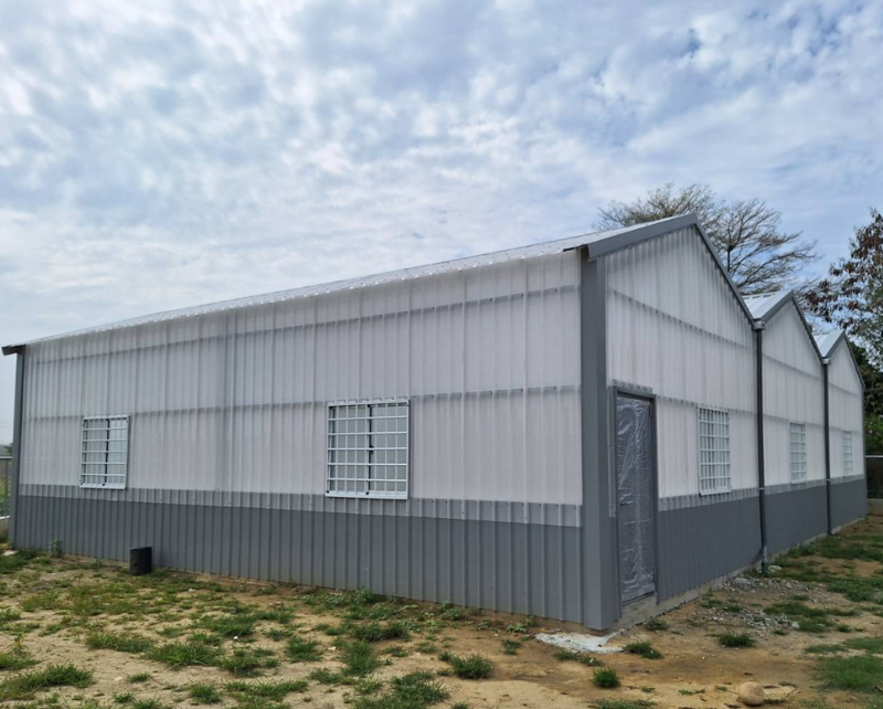 Polycarbonate wave panels used in Tainan farmhouse reduce indoor heat buildup Polycarbonate wave panels used in Tainan farmhouse reduce indoor heat buildup
